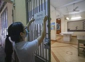 Trường học ở TP.HCM vệ sinh, khử khuẩn trước kỳ thi đặc biệt 