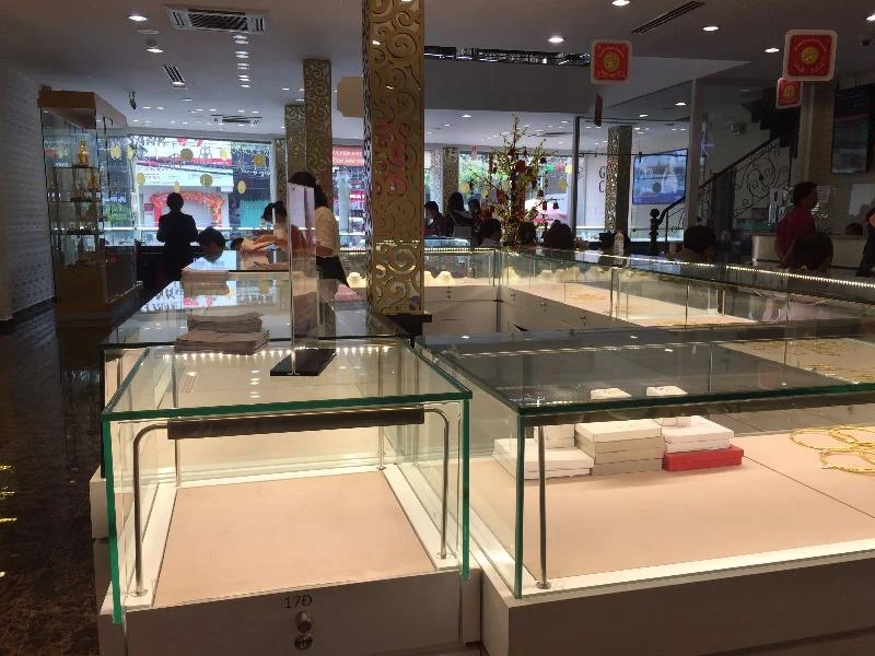 Gần cuối ngày, nhiều người vẫn đổ xô mua vàng Thần tài ảnh 6