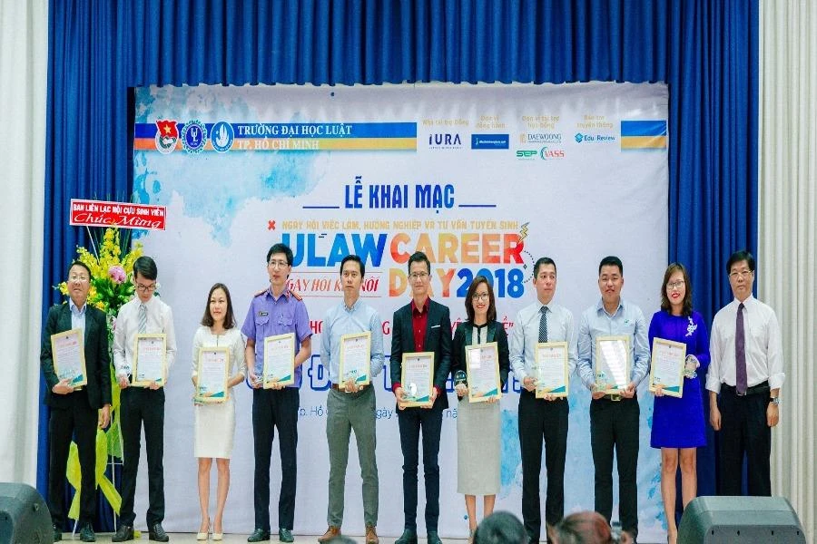 Hơn 300 việc làm cho sinh viên ngành luật ảnh 1