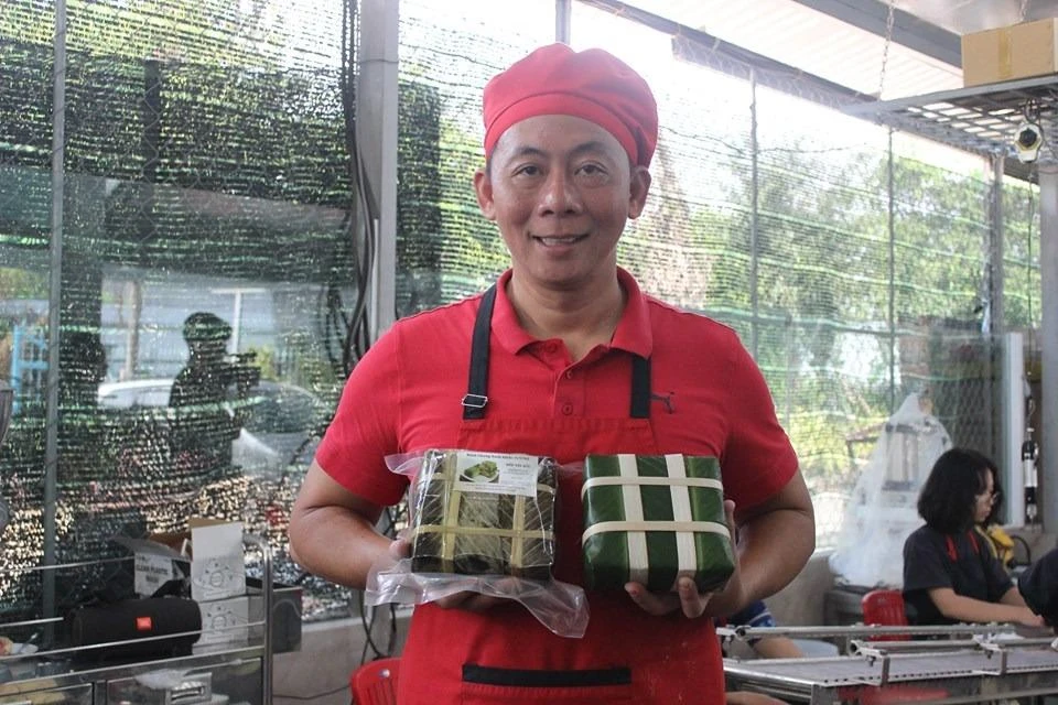 banh-chung-goi-bang-may