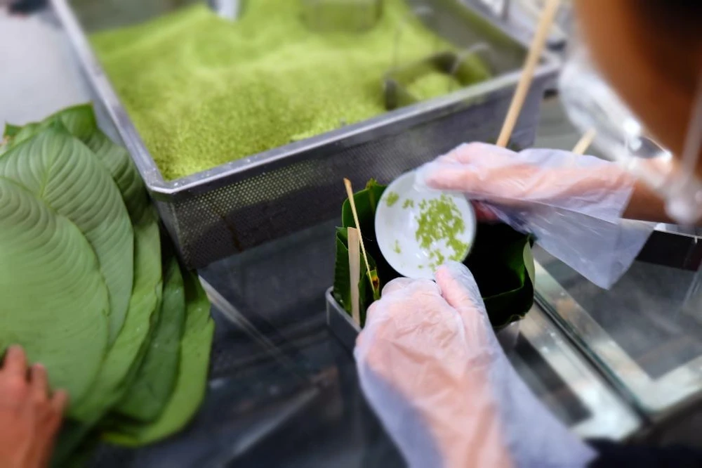 lam-banh-chung-bang-may-tu-dong