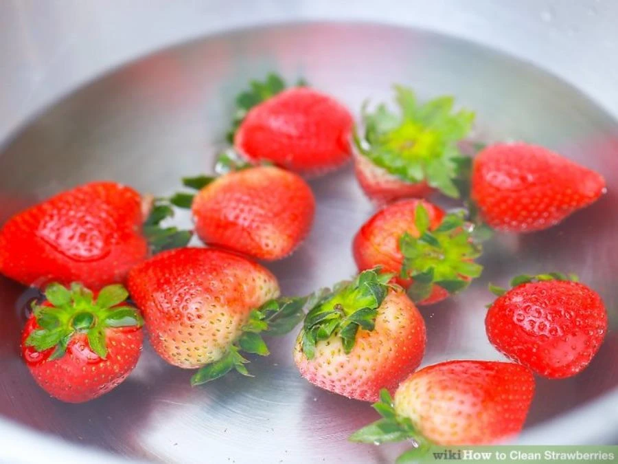 cach-rua-dau-tay-loai-bo-thuoc-bao-ve-thuc-vat