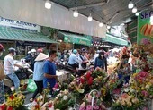 Ngày 20-10, hoa hồng có nơi bán giá 800.000 đồng/50 cành