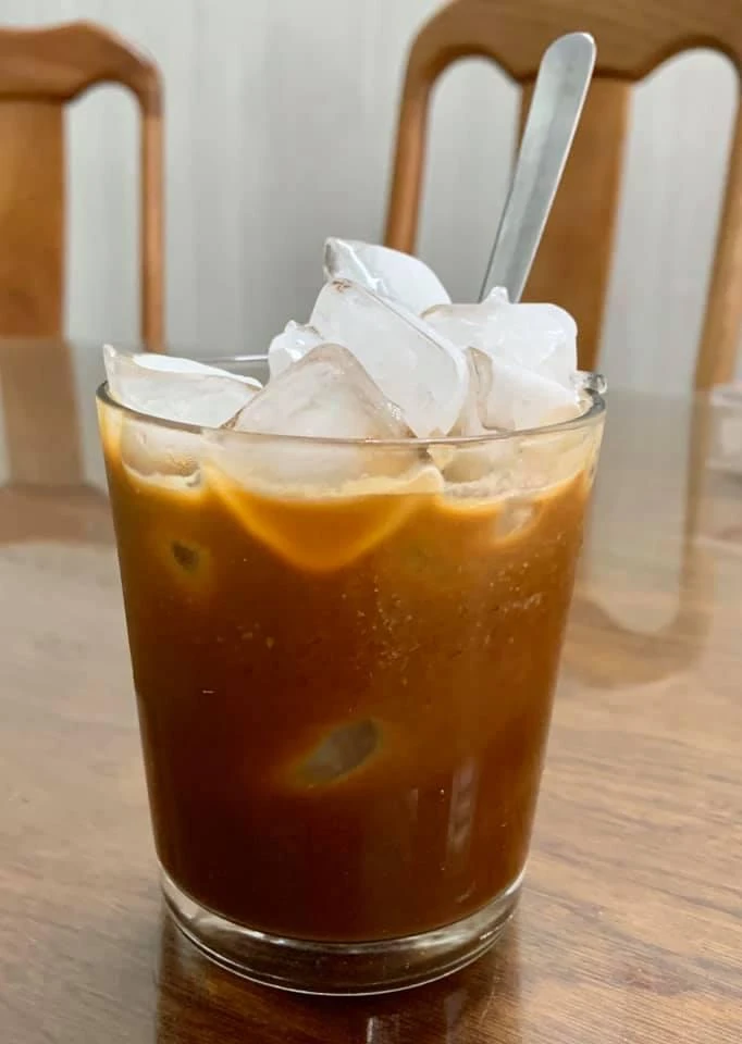 Không dung nạp lactose cũng khiến bạn bị đau bụng khi uống cà phê pha sữa. ẢNH: HẠ QUYÊN Không dung nạp lactose cũng khiến bạn bị đau bụng khi uống cà phê pha sữa. ẢNH: HẠ QUYÊN