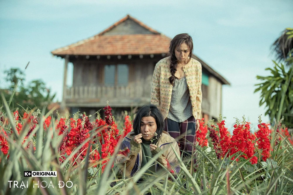 Phim 'Trại hoa đỏ' với sự góp mặt của nhiều nghệ sĩ gạo cội cùng những diễn viên trẻ, thực lực. ẢNH: EKIP PHIM