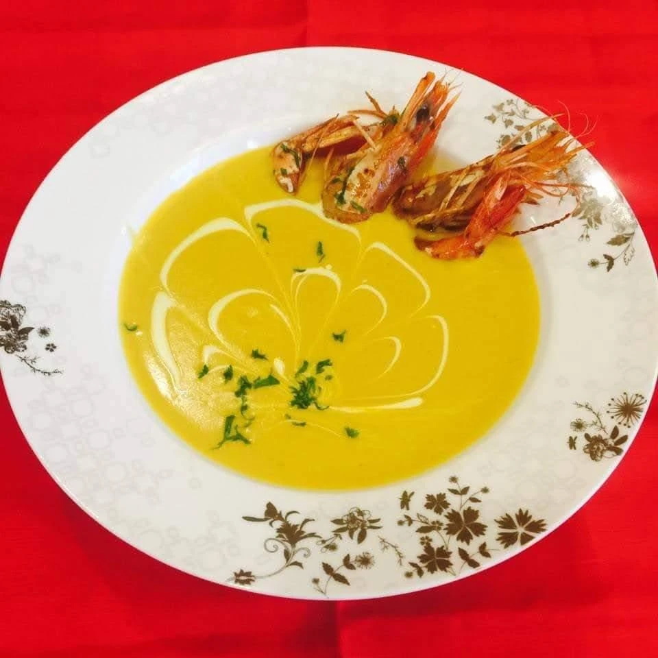 Người bệnh sốt xuất huyết nên ăn các thực phẩm dạng lỏng. ẢNH: TƯỜNG VY Người bệnh sốt xuất huyết nên ăn các thực phẩm dạng lỏng. ẢNH: TƯỜNG VY