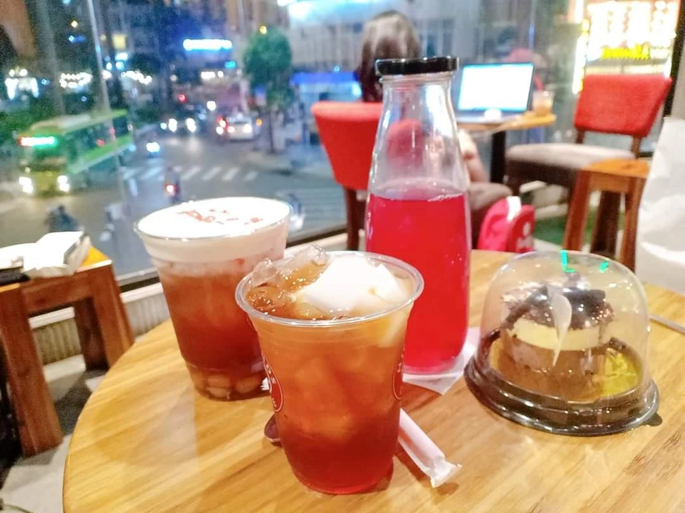 Chuỗi thương hiệu Highlands Coffee tăng giá bán sản phẩm từ 4.000- 10.000 đồng/ly tùy kích cỡ. ẢNH: THU HÀ