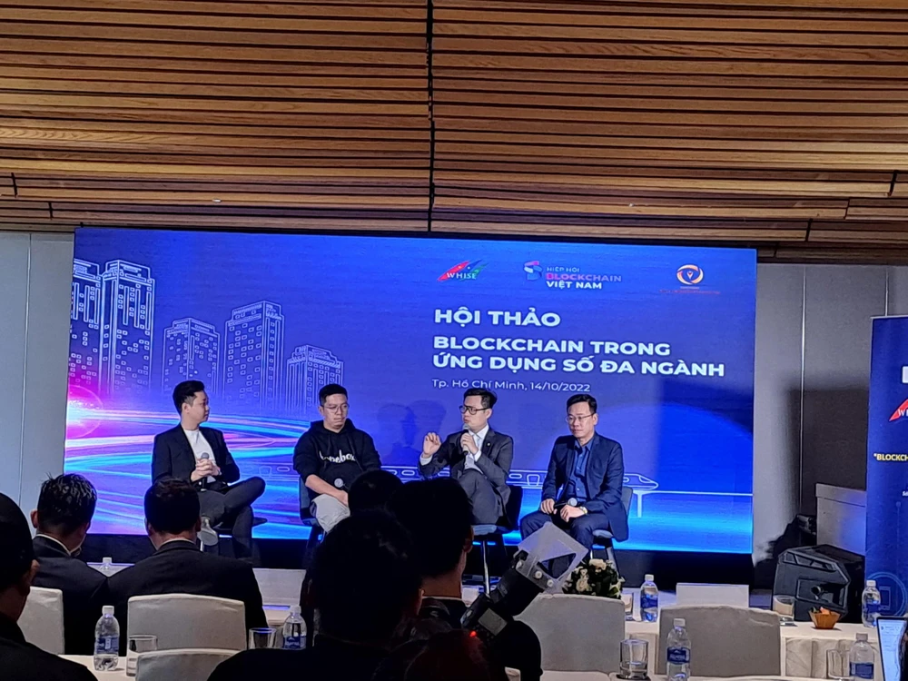 Blockchain được nhận định là một trong những công nghệ trọng tâm của quá trình chuyển đổi số. ẢNH: THU HÀ Blockchain được nhận định là một trong những công nghệ trọng tâm của quá trình chuyển đổi số. ẢNH: THU HÀ