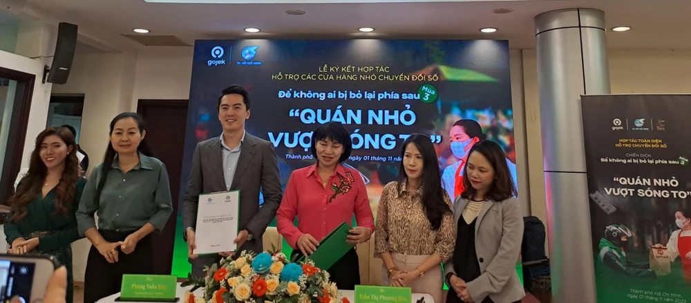 Hội LHPN TPHCM kết hợp cùng Gojek hỗ trợ các doanh nghiệp vừa, nhỏ và siêu nhỏ do phụ nữ làm chủ, để chuyển đổi số. ẢNH: THU HÀ