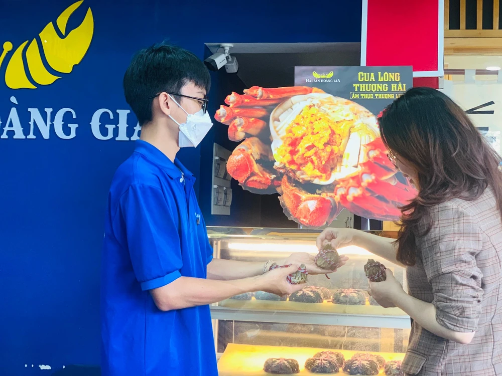 Cua lông Thượng Hải đang có giá trên dưới 1 triệu đồng nhưng vẫn được nhiều người tiêu dùng chọn mua. ẢNH: THU HÀ