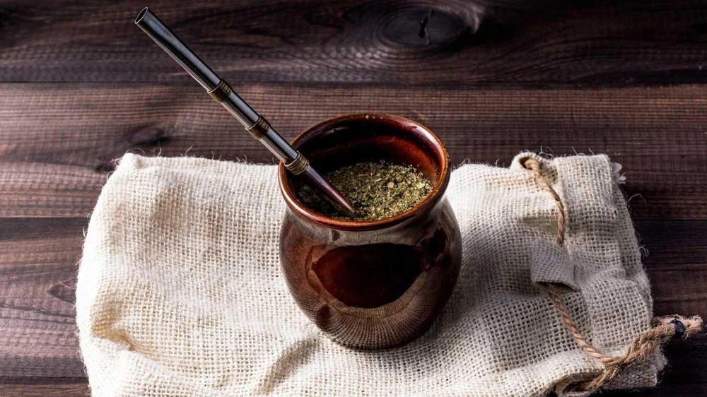 Trà yerba mate trở thành thức uống yêu thích của Messi. Ảnh: Healthline