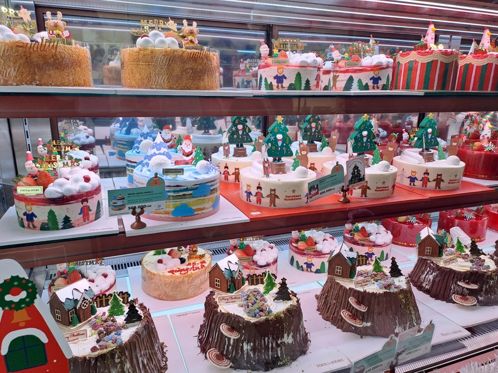 bánh kem hình ngôi nhà cháy hàng