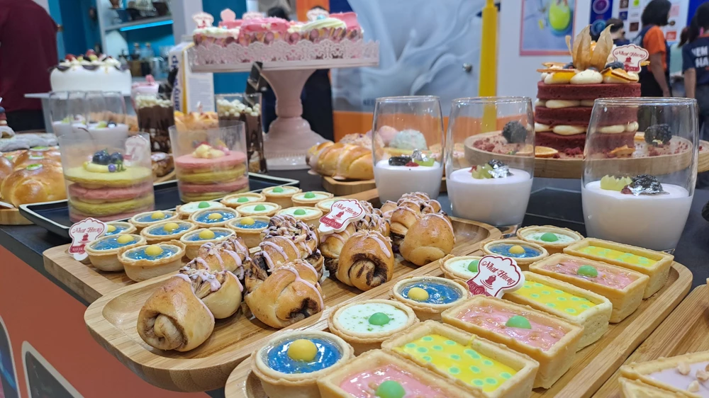 Không chỉ cà phê, nhiều doanh nghiệp cung ứng bánh cũng tham gia triển lãm. Ảnh: Thu Hà
