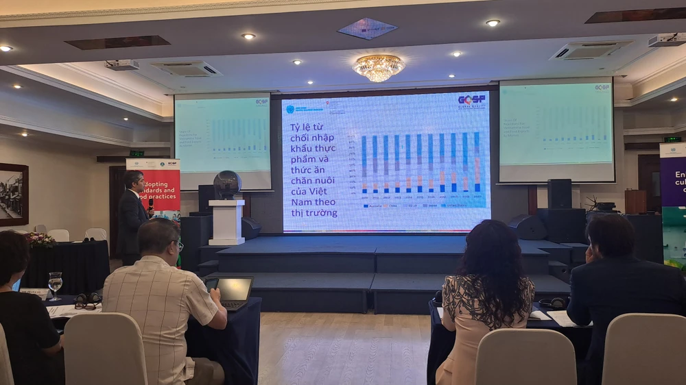 Ông Bahramalian Nima, Giám đốc Dự án Chương trình tiêu chuẩn, chất lượng UNIDO chia sẻ tại hội thảo. Ảnh: THU HÀ