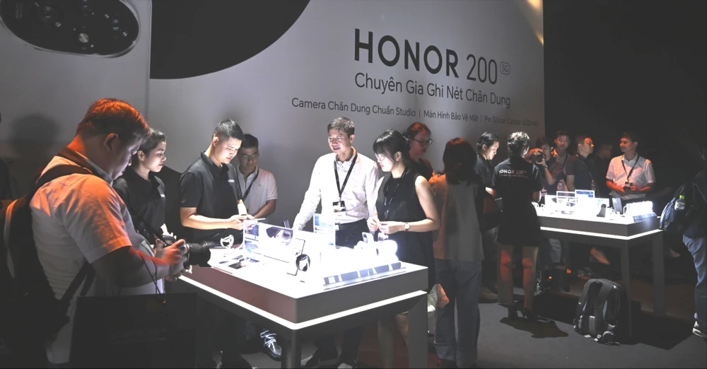 Honor 200 5G.jpg