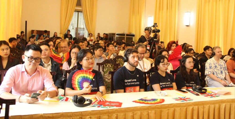 HÔN NHÂN CÙNG GIỚI