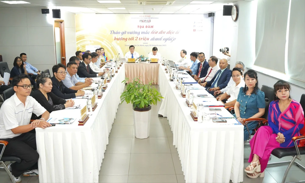 Đang diễn ra Tọa đàm ‘Tháo gỡ vướng mắc hóa đơn điện tử, hướng tới 2 triệu doanh nghiệp’