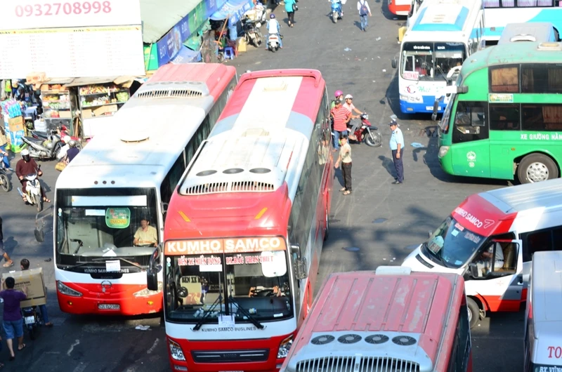 Lễ 30-4: Người người đổ về quê nghỉ lễ ảnh 4