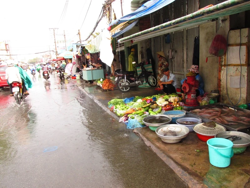 Người Sài Gòn nhẹ nhõm đón cơn mưa quý hơn vàng ảnh 15