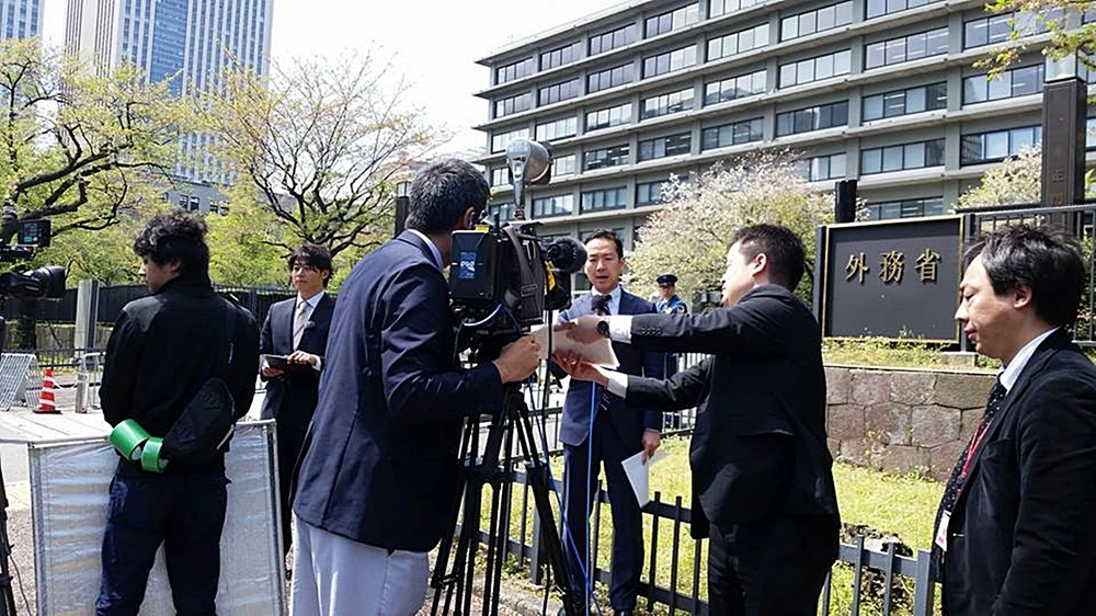 Đoàn làm phim TV Tokyo đang tác nghiệp tại Nhật Bản (TV Tokyo)