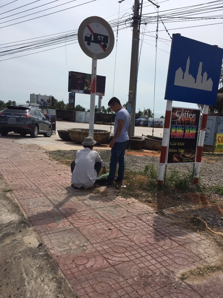 Nhóm đi xe Lexus gắn bảng 'Công an đang bắn tốc độ' ảnh 3