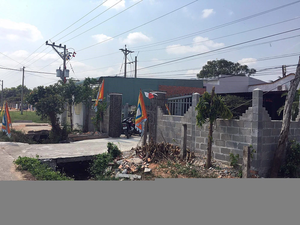 Mẹ và con 7 tháng tuổi chết trong tư thế treo cổ ảnh 1 Mẹ và con 7 tháng tuổi chết trong tư thế treo cổ ảnh 1