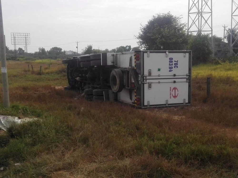 2 vụ TNGT sát nhau, 1 người chết 5 ô tô hư hỏng ảnh 1