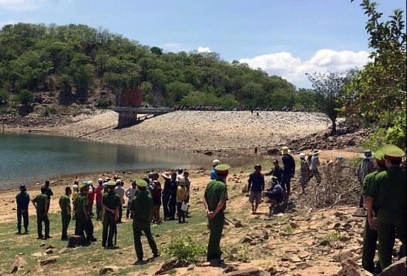 Phát hiện xác thiếu phụ dưới hồ thủy lợi ảnh 1