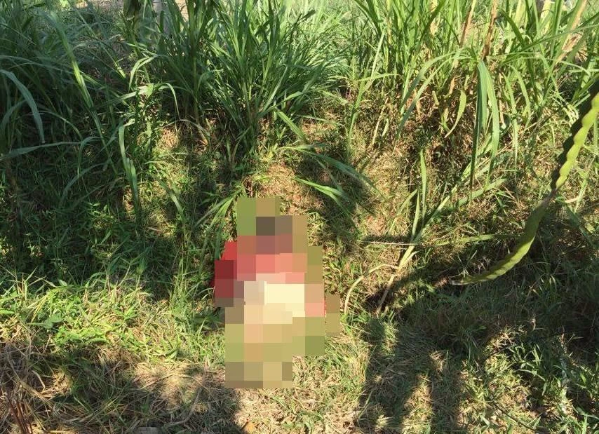 Thi thể 1 người đàn ông dưới mương nước ảnh 2