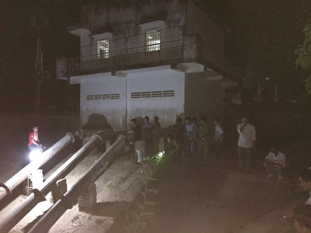 1 công nhân chết trong hồ nước với vết thương trên đầu ảnh 1