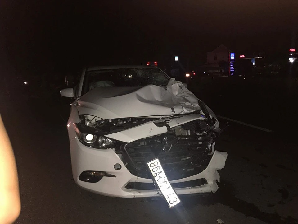 Xe máy bị tông văng 100 m, 2 vợ chồng tử nạn trong đêm ảnh 1