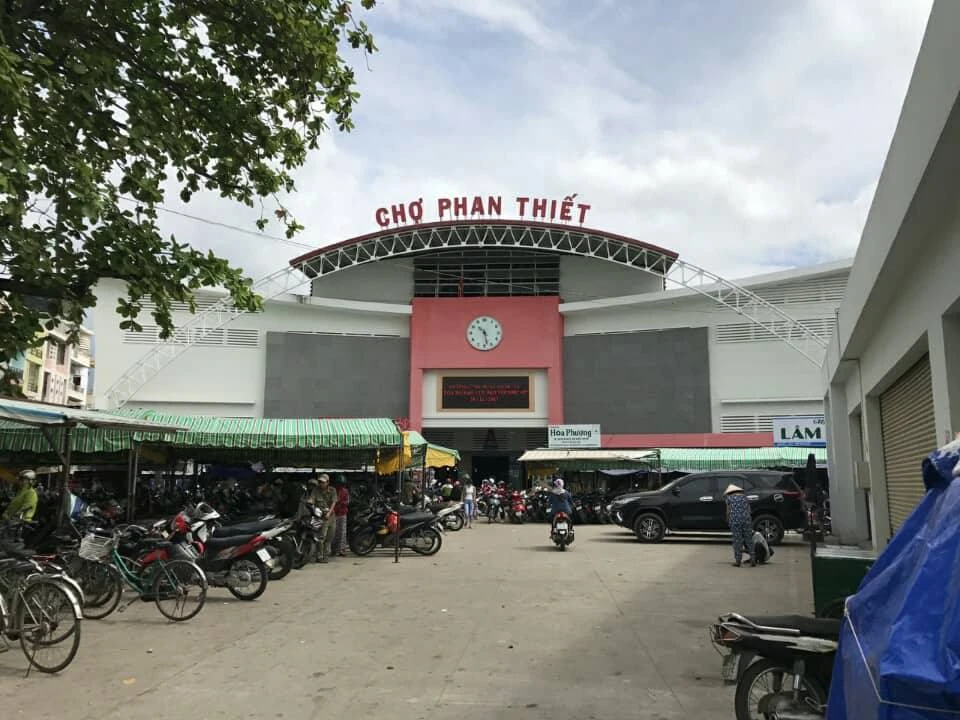 Nợ lương, bảo vệ chợ Phan Thiết đồng loạt bỏ việc ảnh 2