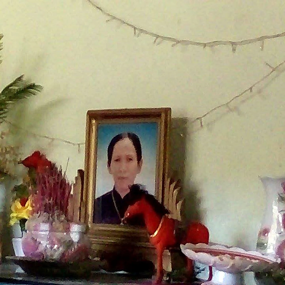 Di ảnh bà P. 