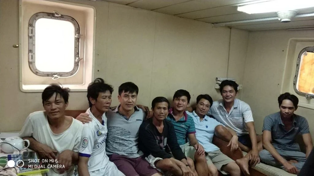 Liên lạc tàu nước ngoài cứu 6 ngư dân Khánh Hòa ảnh 2