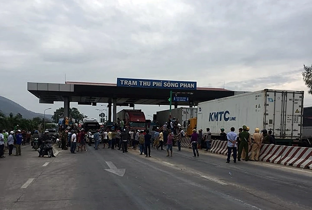 BOT Sông Phan lại 'thất thủ', đóng xả trạm liên tục ảnh 4