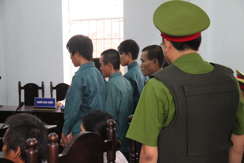 Phạt tù 7 bị cáo gây rối trước trụ sở UBND tỉnh Bình Thuận ảnh 2