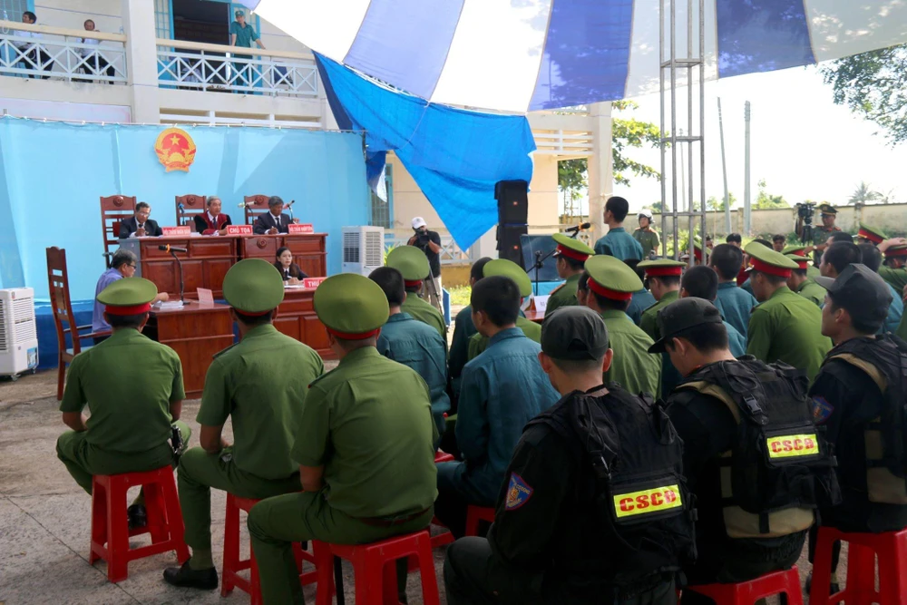 Phạt tù 15 bị cáo chặn QL1, tấn công Đội PCCC Phan Rí ảnh 3