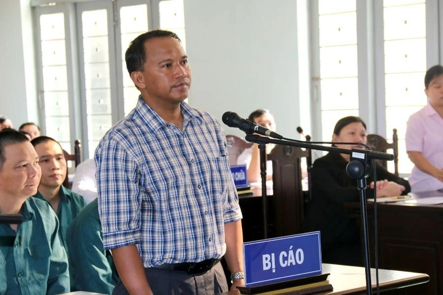 Xử vụ buôn lậu xăng dầu lớn nhất từ trước tới nay ảnh 2