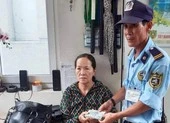 Bảo vệ trả lại hơn 100 triệu đồng cho người đánh rơi