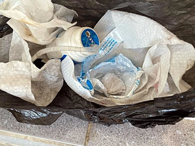 Bắt giữ ô tô chở hơn 1.000 cây thuốc lá và ma túy đá ảnh 2