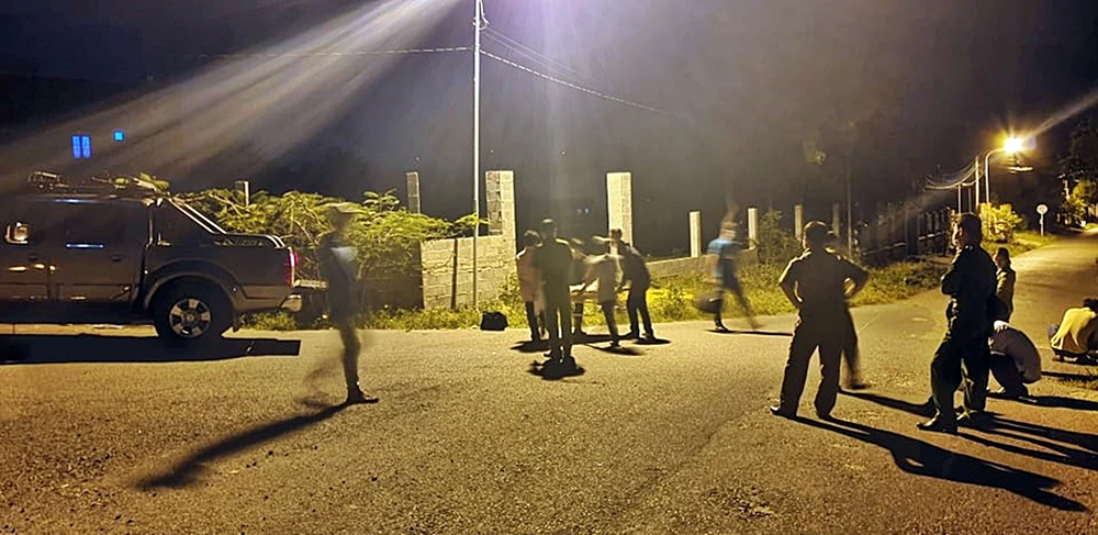 Nam thanh niên tử vong dưới rãnh nước ven đường ảnh 1