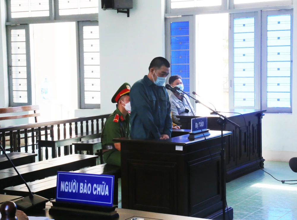 Bị cáo Nguyễn Ngọc Qúy nghe tòa tuyên án. Ảnh: NL