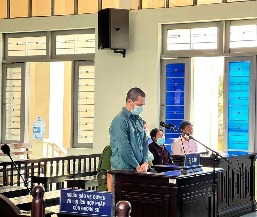 Bị cáo Phạm Minh Trí nghe tuyên án. Ảnh PĐ.