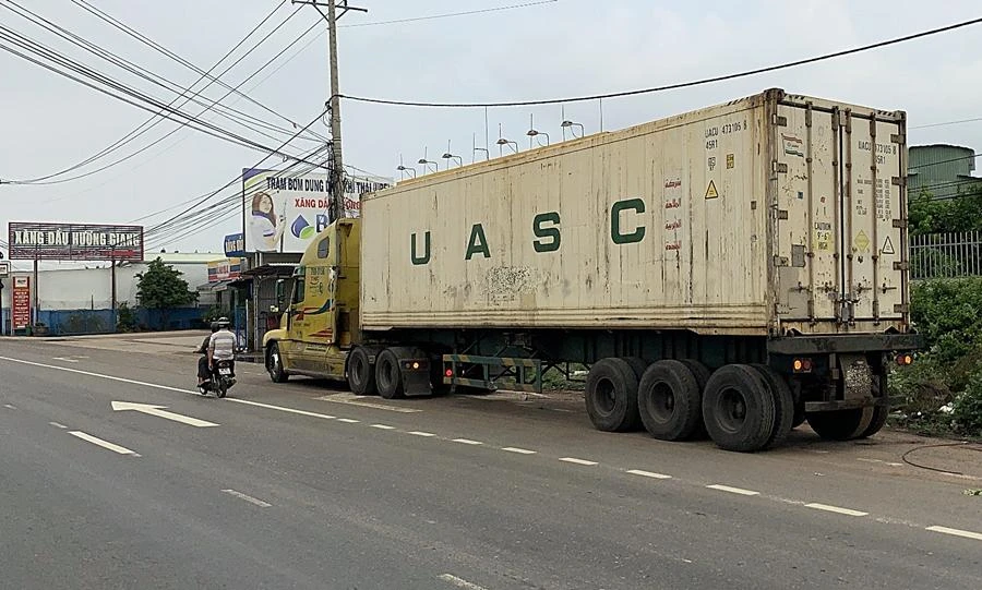 Lái xe container vi phạm trên QL1A.