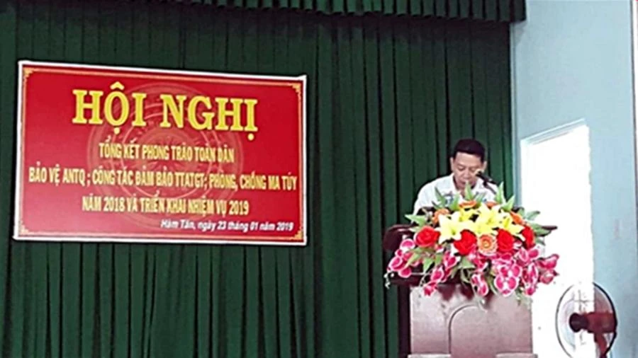 Ông Văn Quý Ngọc phát biểu tại cuộc họp ở Hàm Tân. Ảnh: PĐ