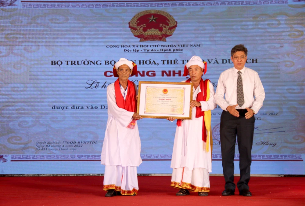 Lễ hội Katê từ nay đã là di sản văn hóa phi vật thể quốc gia. Lễ hội Katê từ nay đã là di sản văn hóa phi vật thể quốc gia.