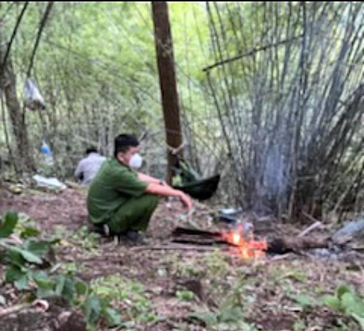 Lực lượng công an đang bảo vệ hiện trường