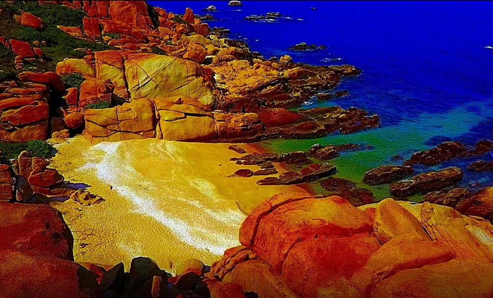 Một góc Hòn Cau. Một góc Hòn Cau.