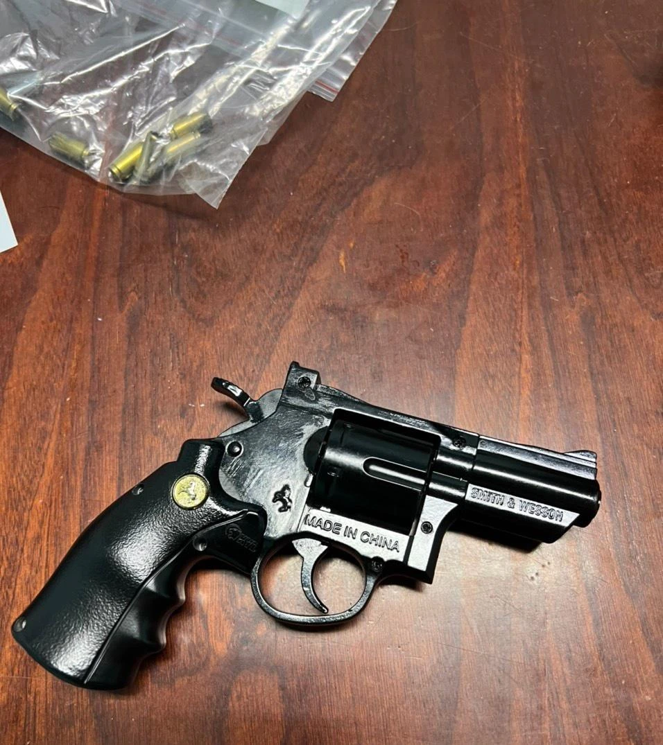 Khẩu súng giao nộp. Ảnh: CA