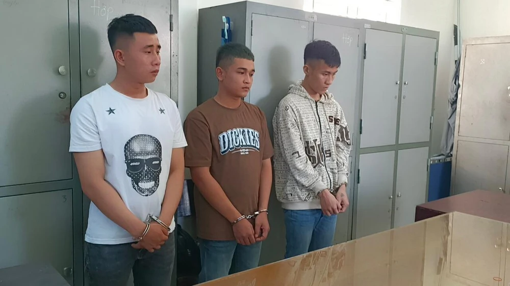 Ba thanh niên bị bắt giam. Ảnh CA.